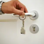 Serratura porta di casa: ecco quando conviene sostituirla